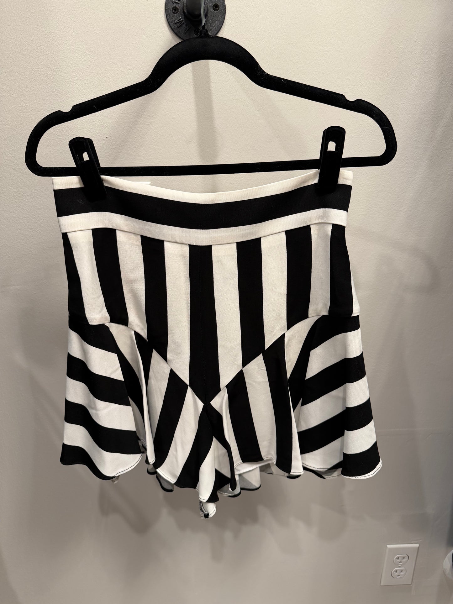 Milly Black and White Stripe Flutter Culotte Short, NWT, Size 8