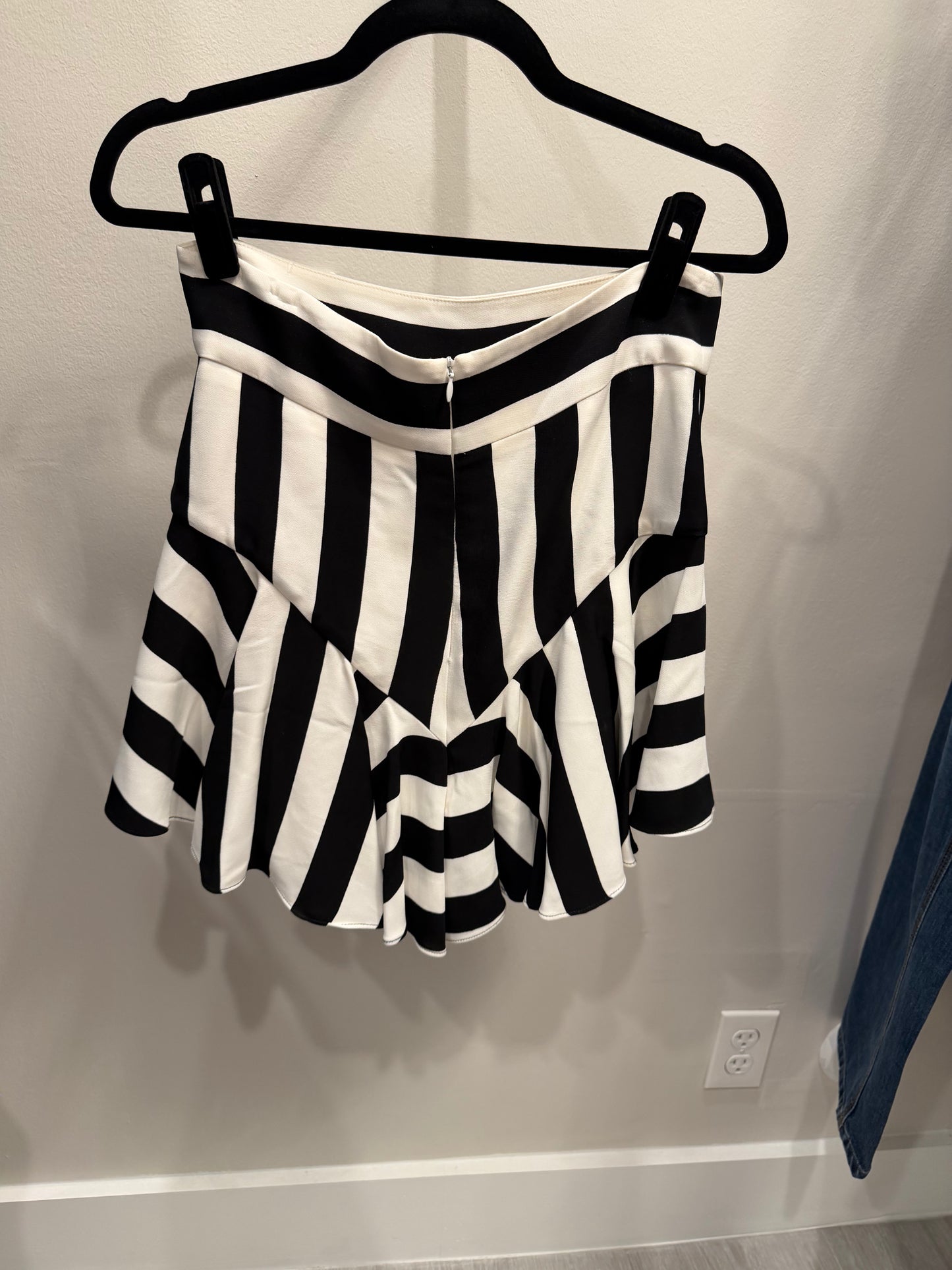 Milly Black and White Stripe Flutter Culotte Short, NWT, Size 8