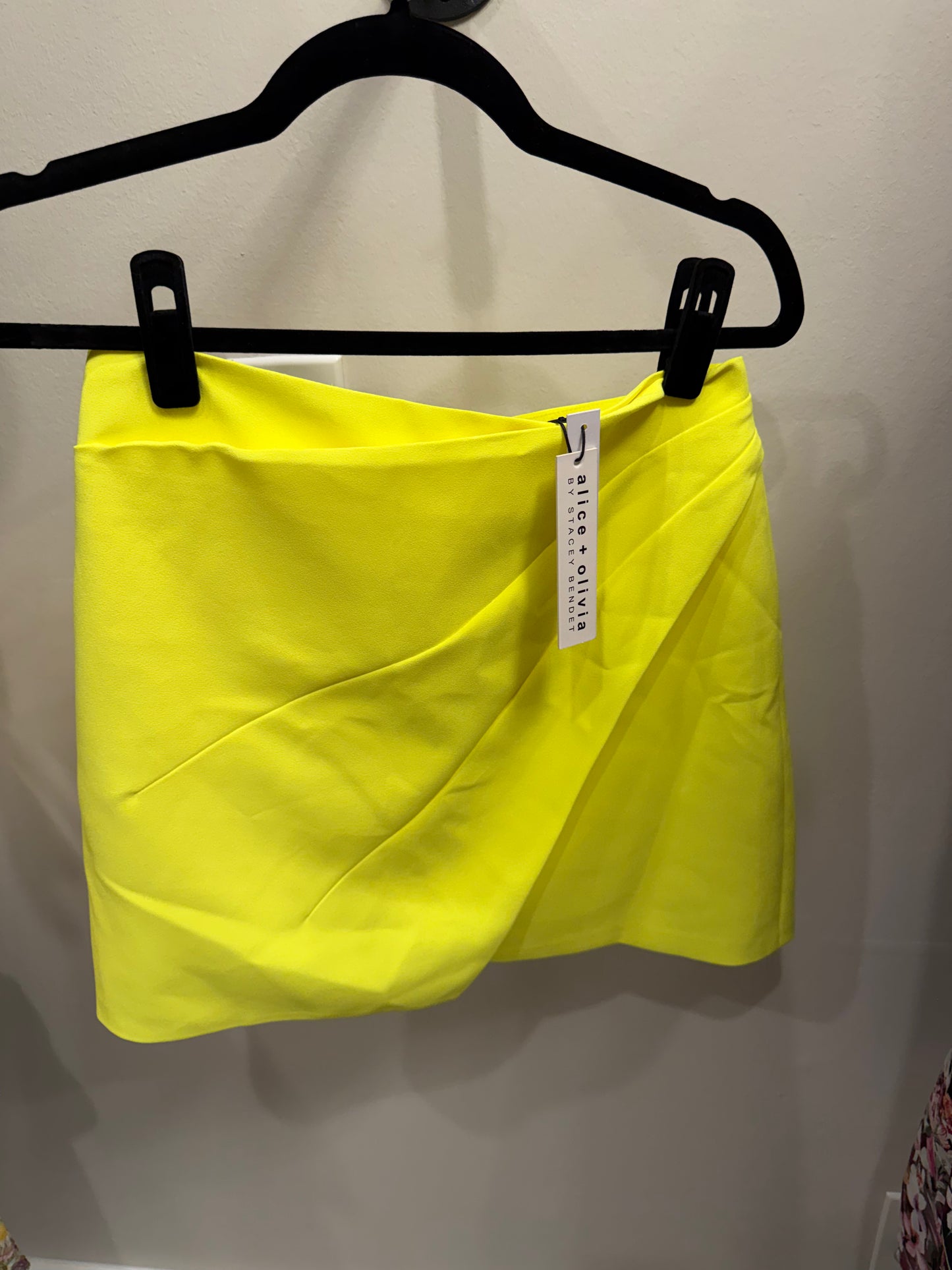 Alice + Olivia Yellow Pleated Mini Skirt, Size 6